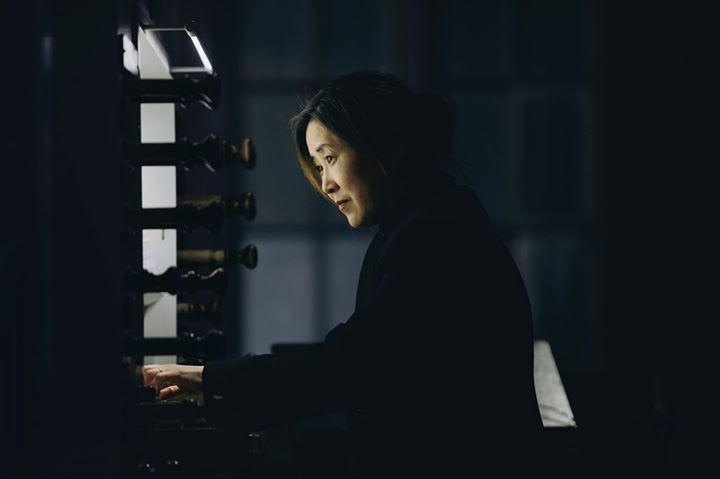 Hijoo spiller orgel i mørket